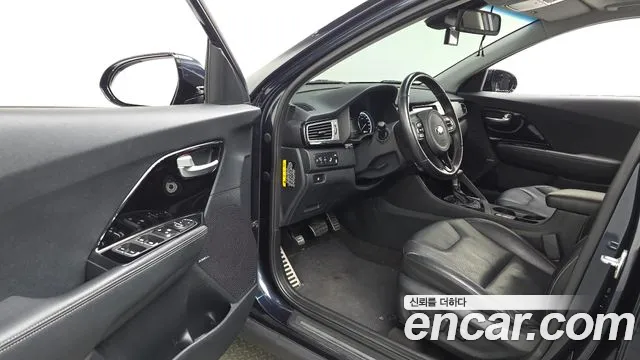 Kia Niro 2017 — фото 11