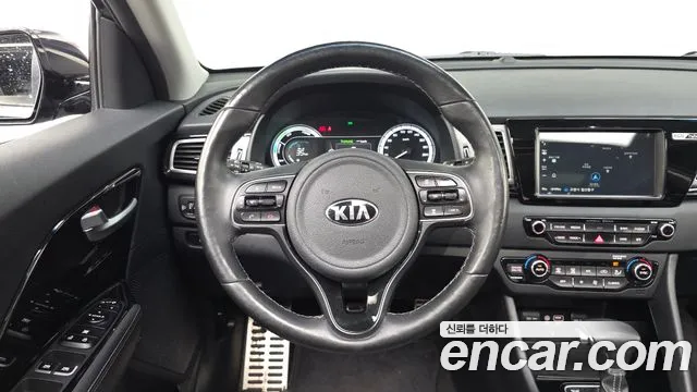 Kia Niro 2017 — фото 13