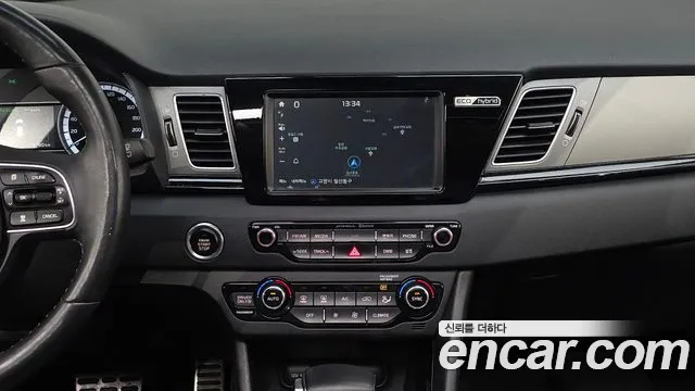 Kia Niro 2017 — фото 14