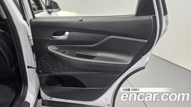Hyundai Santafe 2023 — фото 15