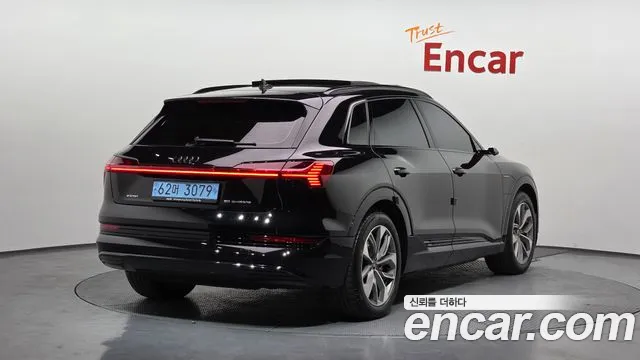 Audi e-tron 2023 — фото 2