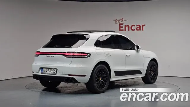 Porsche Macan 2018 — фото 1