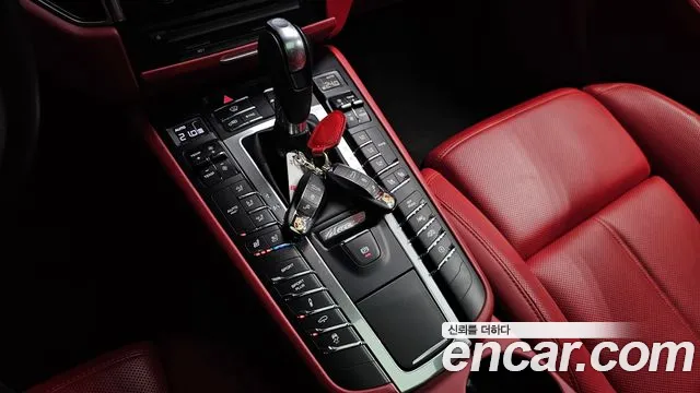 Porsche Macan 2018 — фото 11