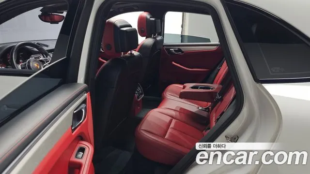 Porsche Macan 2018 — фото 17