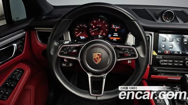 Porsche Macan 2018 — фото 18