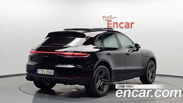 Porsche Macan 2019 — фото 1