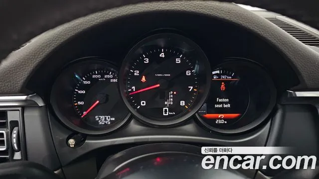 Porsche Macan 2019 — фото 10