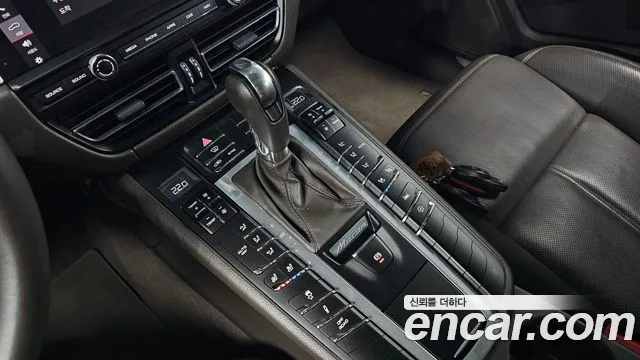 Porsche Macan 2019 — фото 11