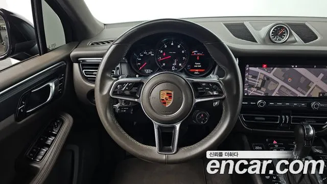 Porsche Macan 2019 — фото 18