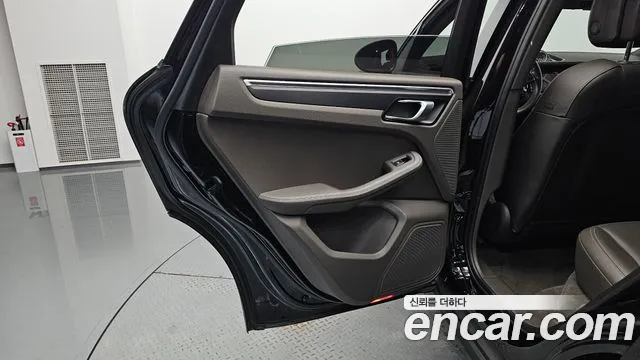 Porsche Macan 2019 — фото 14