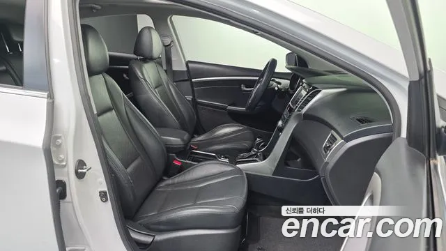 Hyundai i30 2015 — фото 16