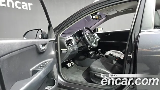 Kia Stonic 2018 — фото 13