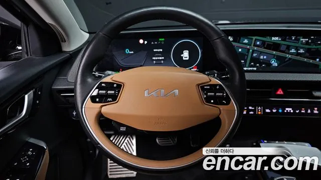 Kia EV6 2023 — фото 18