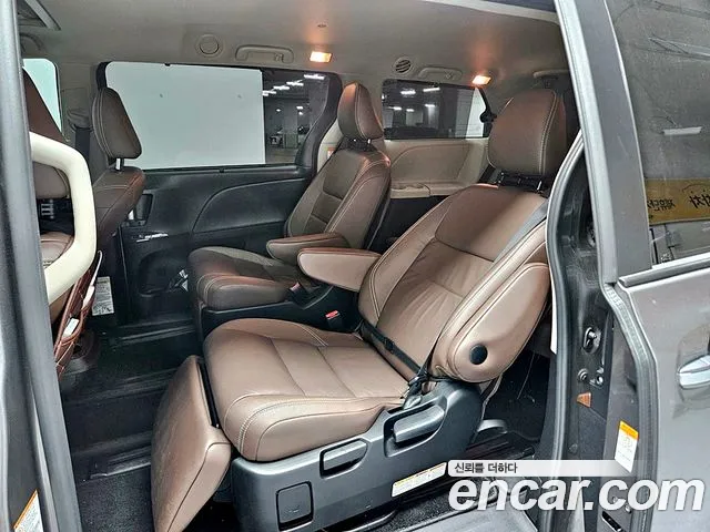 Toyota Sienna 2017 — фото 6