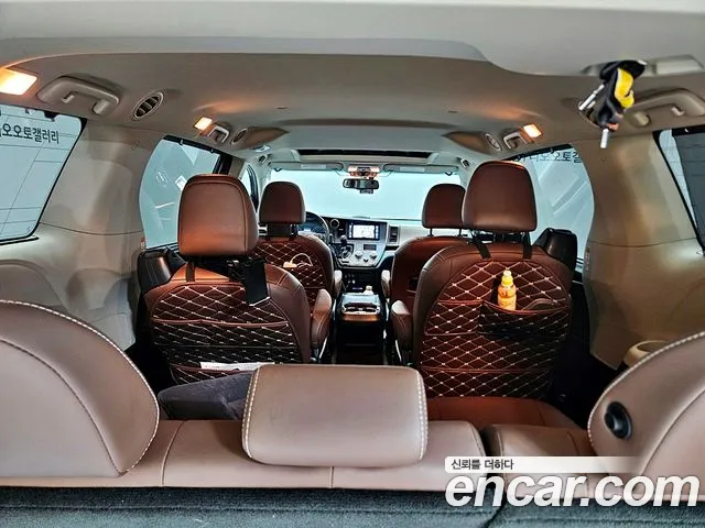 Toyota Sienna 2017 — фото 15