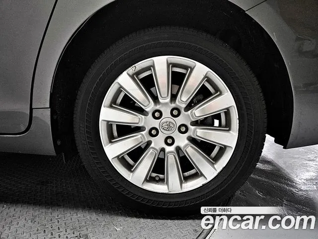 Toyota Sienna 2017 — фото 16