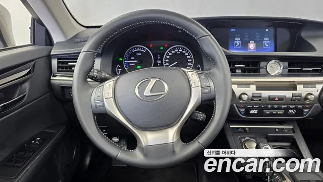 Lexus ES 2015 — фото 13