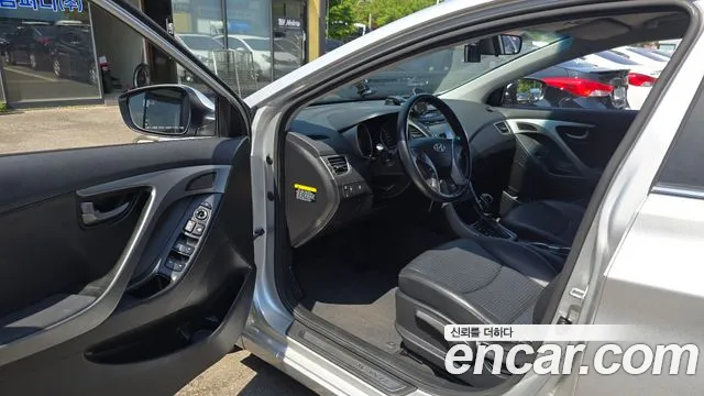 Hyundai AVANTE 2015 — фото 10