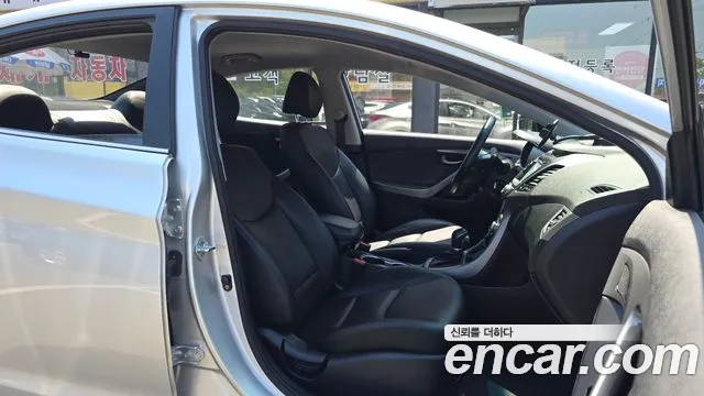 Hyundai AVANTE 2015 — фото 11