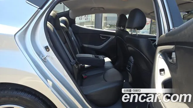Hyundai AVANTE 2015 — фото 12