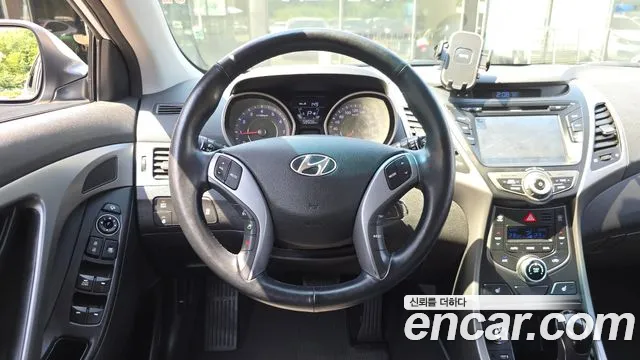 Hyundai AVANTE 2015 — фото 13