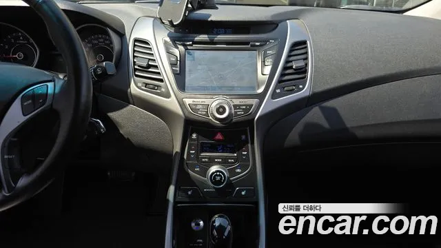 Hyundai AVANTE 2015 — фото 14