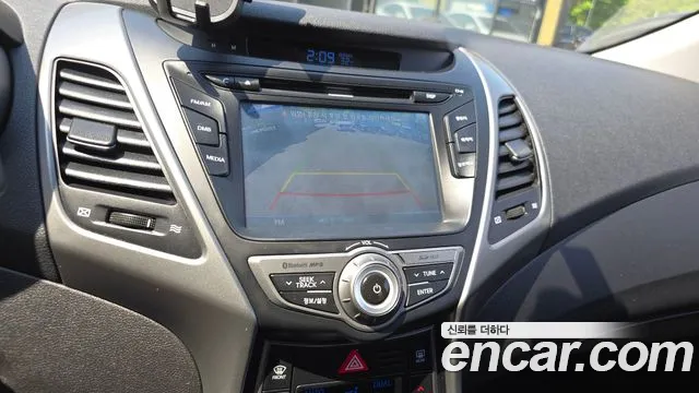 Hyundai AVANTE 2015 — фото 15