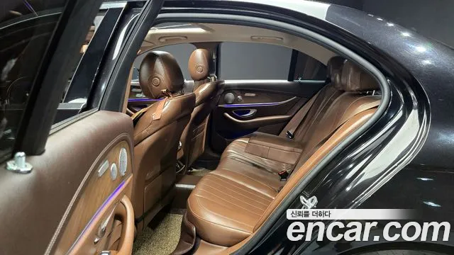Mercedes-Benz E-Class 2019 — фото 11