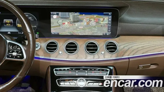 Mercedes-Benz E-Class 2019 — фото 18