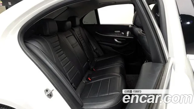Mercedes-Benz E-Class 2019 — фото 17