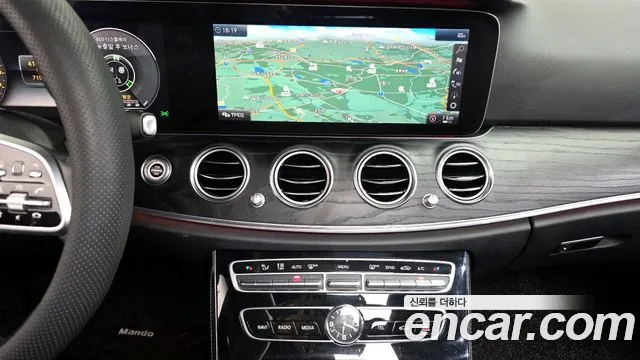 Mercedes-Benz E-Class 2019 — фото 20