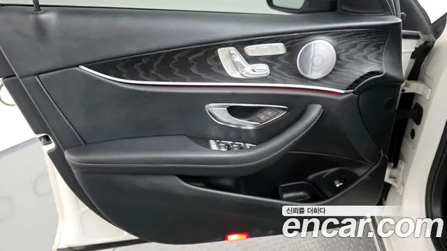 Mercedes-Benz E-Class 2019 — фото 14