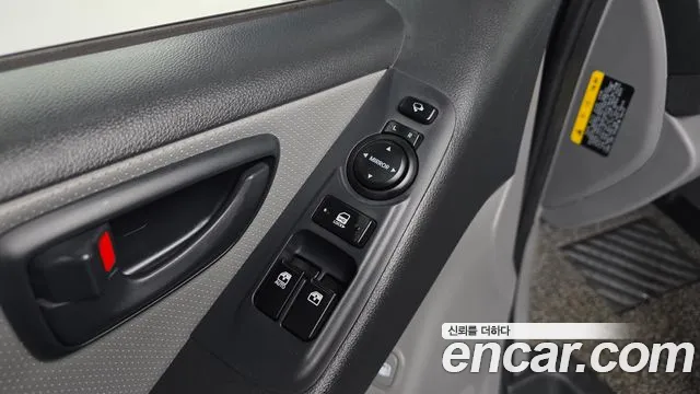Hyundai Starex 2019 — фото 16