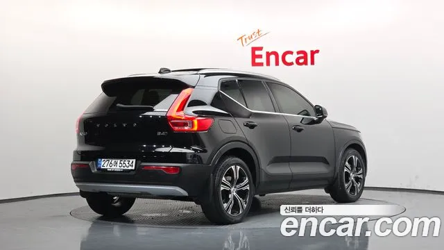 Volvo XC40 2021 — фото 2