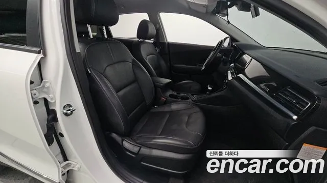 Kia Niro 2021 — фото 17