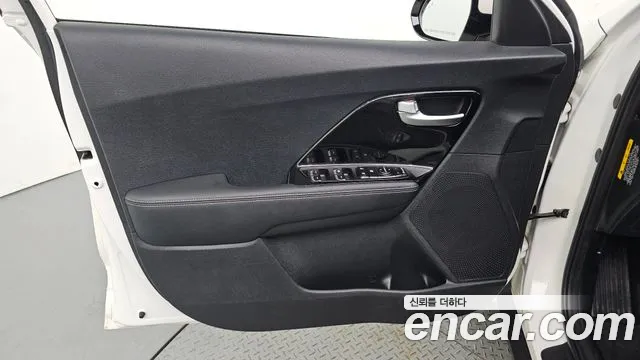 Kia Niro 2021 — фото 14