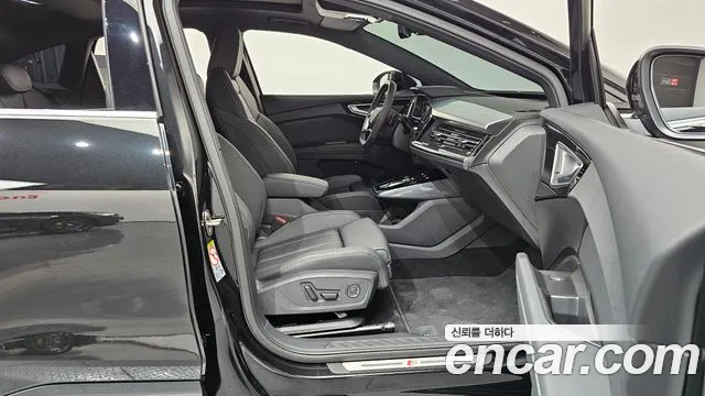 Audi Q4 e-tron 2025 — фото 16