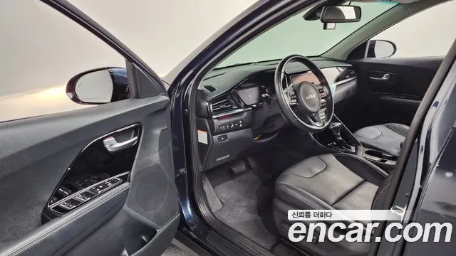 Kia Niro 2022 — фото 13
