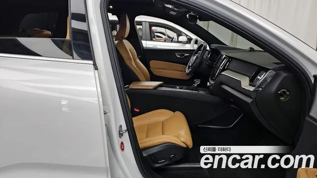 Volvo XC60 2019 — фото 17