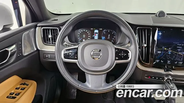Volvo XC60 2019 — фото 19