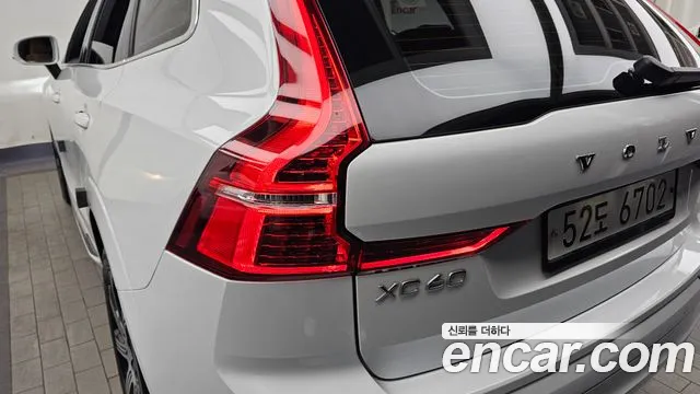 Volvo XC60 2019 — фото 9