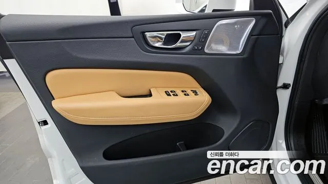 Volvo XC60 2019 — фото 14