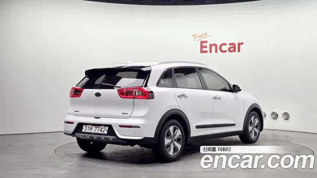 Kia Niro 2018 — фото 2