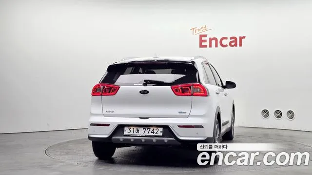 Kia Niro 2018 — фото 4
