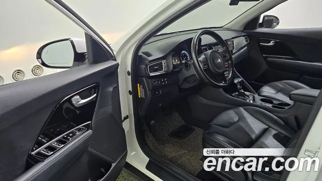 Kia Niro 2018 — фото 13