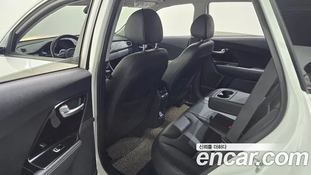 Kia Niro 2018 — фото 18
