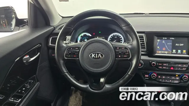 Kia Niro 2018 — фото 20