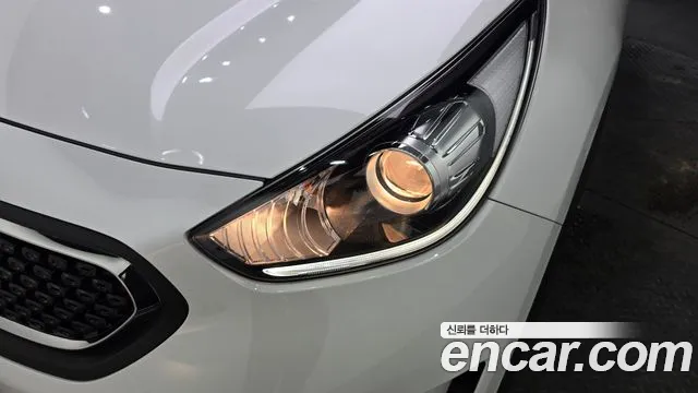 Kia Niro 2018 — фото 8