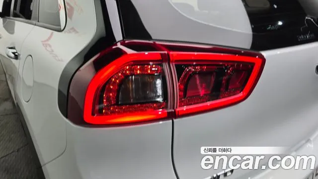 Kia Niro 2018 — фото 9
