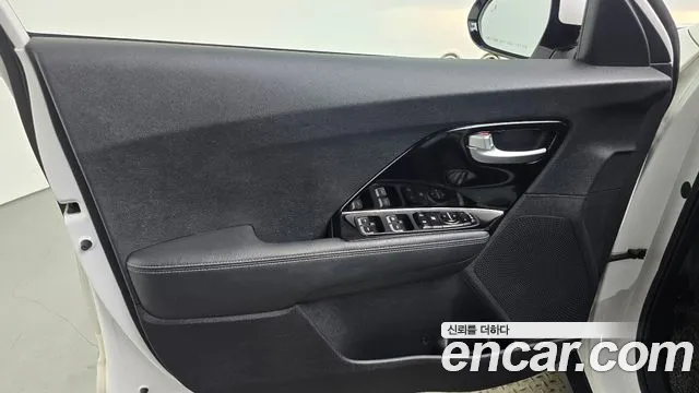 Kia Niro 2018 — фото 14